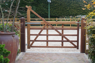 English Gate with Arch Hardwood Iroko - Single arrangement 2