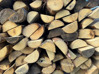 Chestnut half-round posts 3.00m | ø 10 - 12 cm - Lands End B.V.